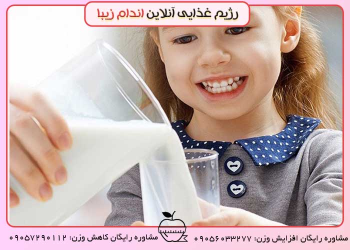 شیر میان وعده سالم و ساده مدرسه